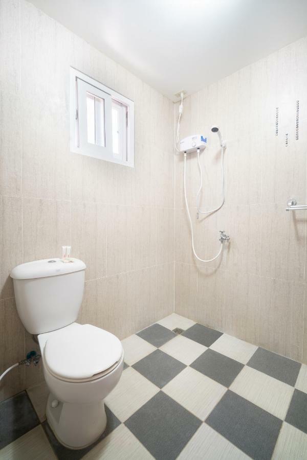 Oyo 162 The West Inn Davao Екстер'єр фото